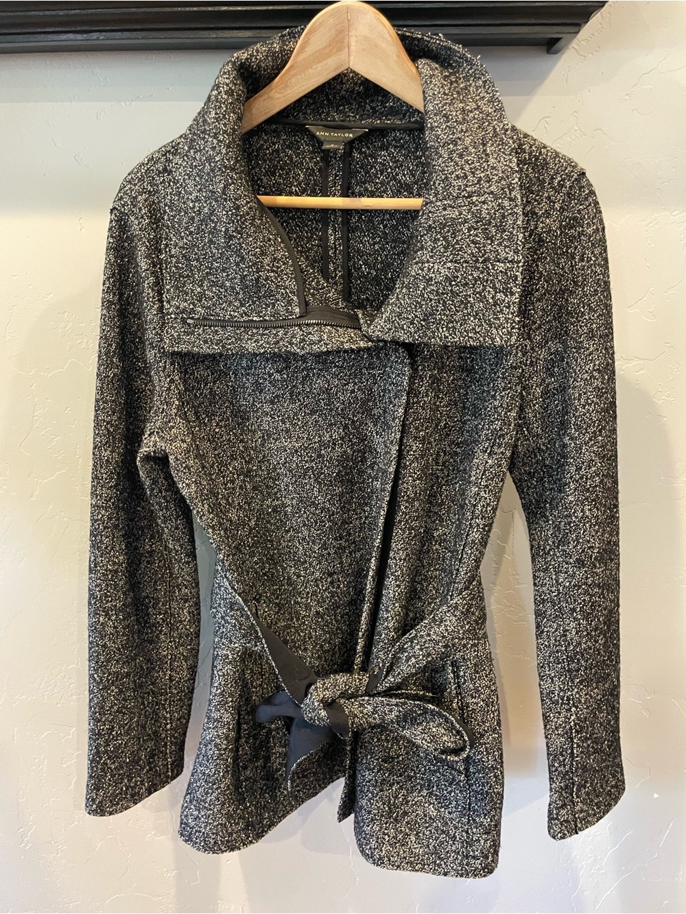 Ann Taylor Black and white Bouclé Wrap coat  M